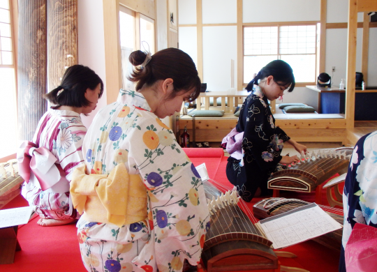 举办了日本传统乐器的夏季现场表演。